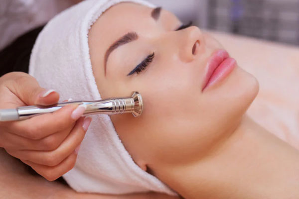 Microdermabrasion Benefits: A Guide by Dr. Sheenam
| Skinology Plus Clinic